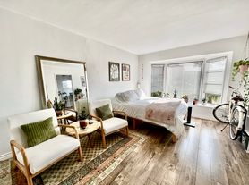 5279 E The Toledo