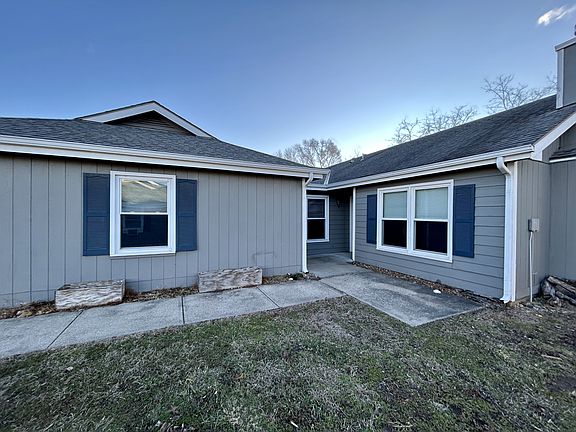 2nd image of 2109 Pikes Peek Pl