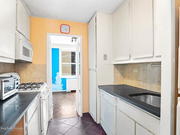 5th image of 155 W 68th St APT 1406