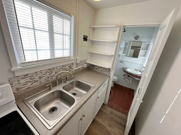 Updated & Charming 2 bed, 2 bath just 1 block to UNM, 119 Princeton Dr SE APT 6, Albuquerque, NM 87106