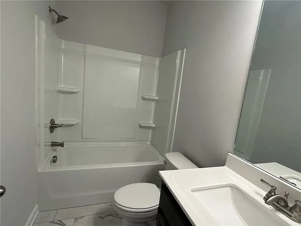 4 bed, 2537 sqft, $2,400 — Photo 2