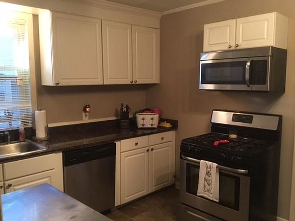 3rd image of 928 Woodbridge St