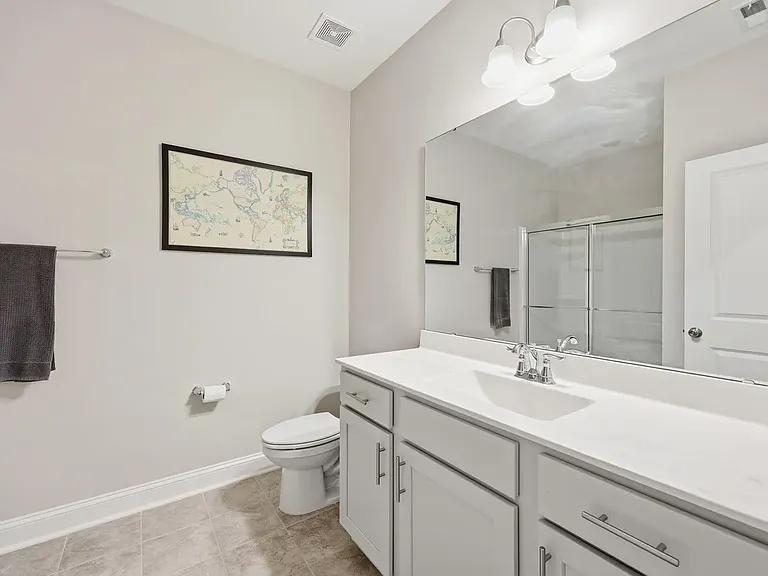 976 Gateway Commons Cir — Photo 3