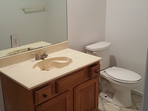 4th image of 41 Shady Brook Cir
