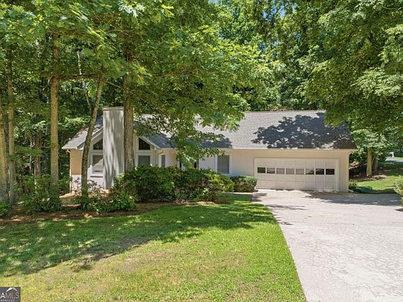 2nd image of 3650 Southlake Cir