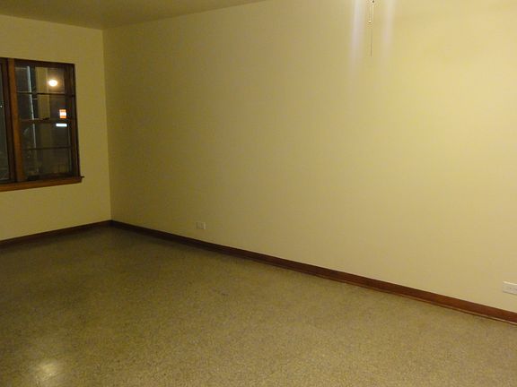 5th image of 2540 Wesley Ave APT 8