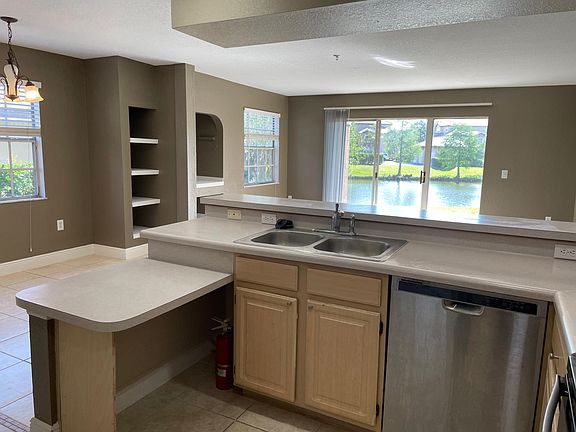 4th image of 13838 Fairway Island Dr APT 1411