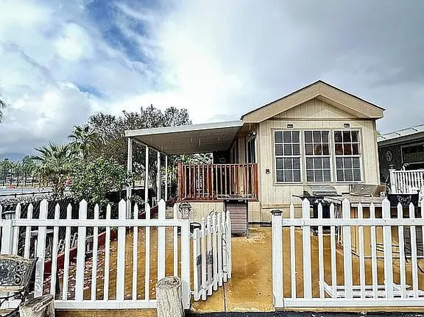 32000 Riverside Dr #I1, Lake Elsinore, CA 92530