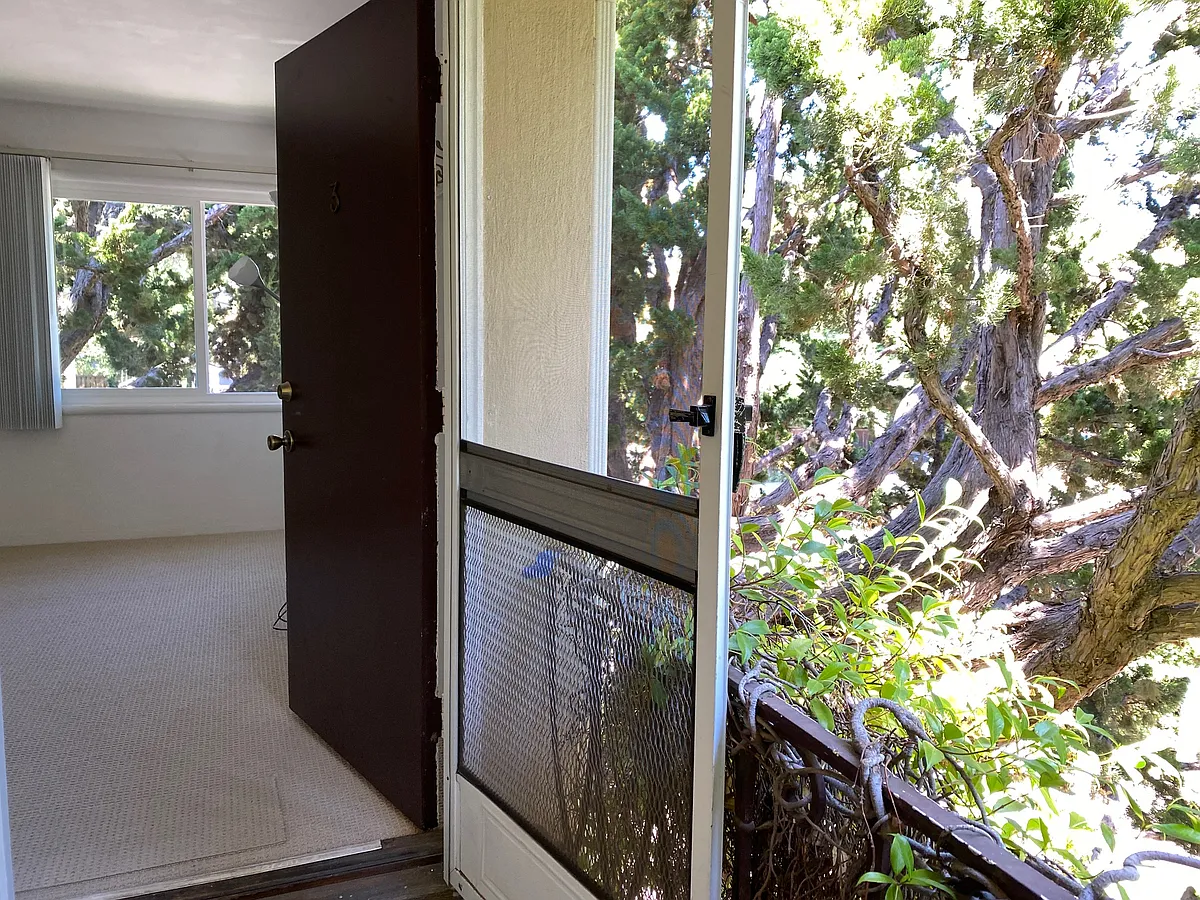 Entrance - 855 Fremont St #3