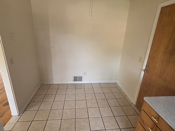5th image of 4716 W Albion St