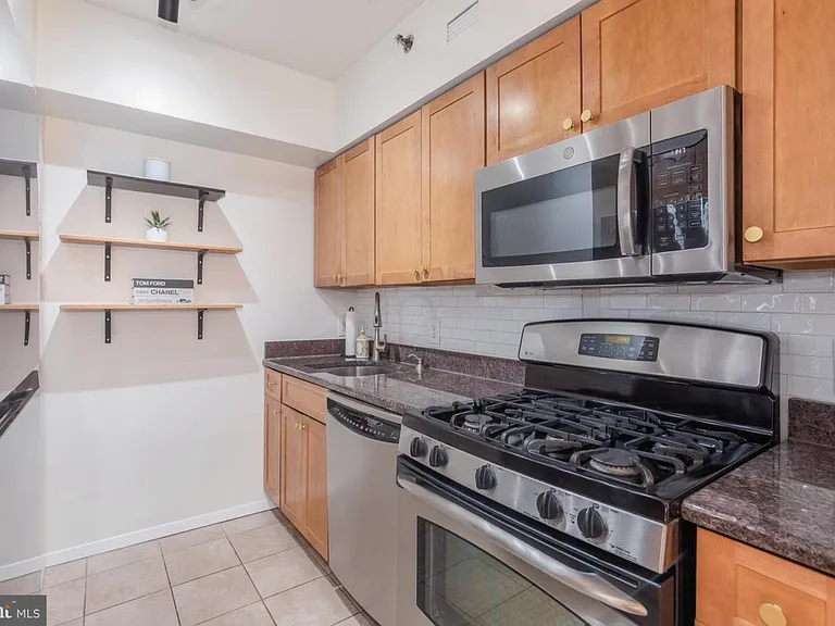 4801 Fairmont Ave #411 — Photo 19
