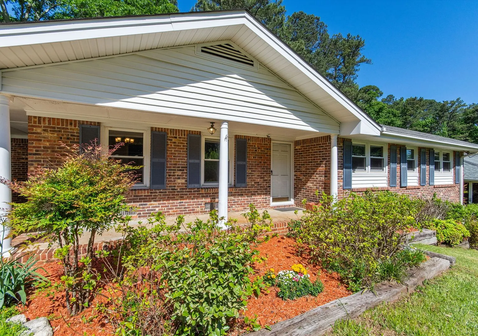 3 Bedroom Single Family in Tucker — Photo 2