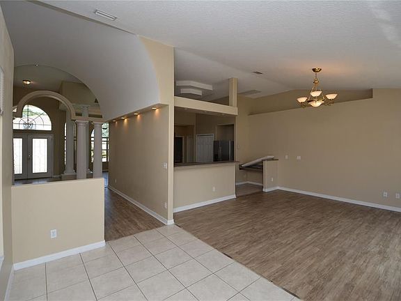 4th image of 3 Larchmont Pl