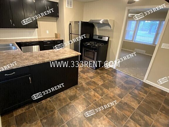 3rd image of 1108 E Fredrickson Dr