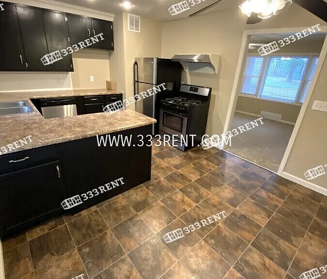 1108 E Fredrickson Dr — Photo 3