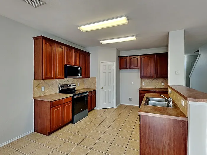 8209 Swan Park Dr — Photo 6