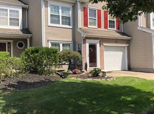 28 Elkington Dr, Mount Laurel, NJ 08054