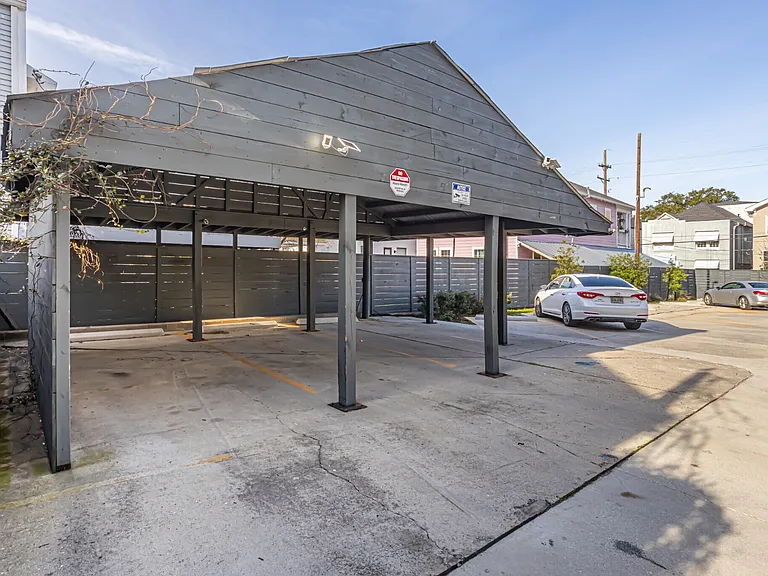 3100 Banks St #209 — Photo 6