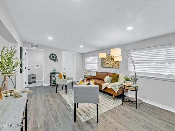 5th image of 7034 CHERBOURG Avenue N