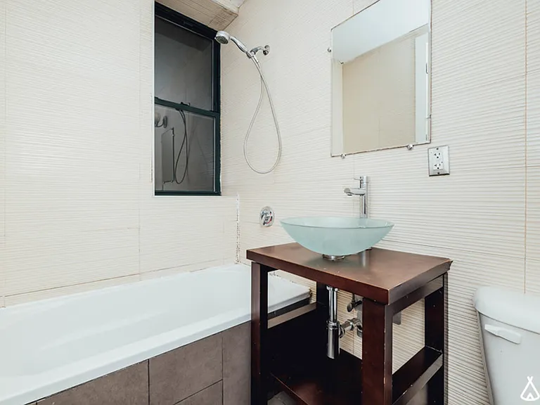 1013 Pacific St #1R — Photo 5