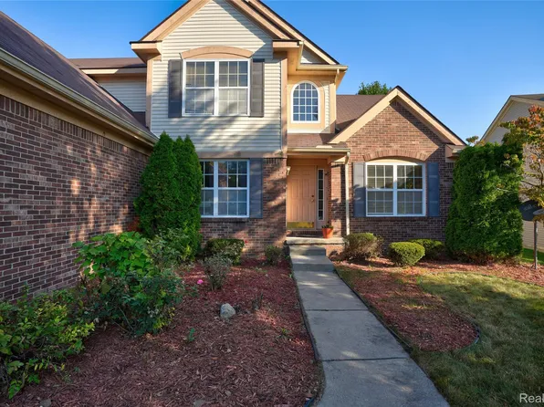 805 Columbia Dr, Flint, MI 48503