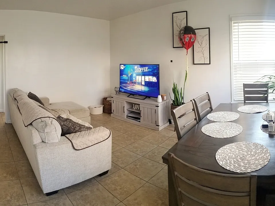 2823 W Vernon Ave #2823