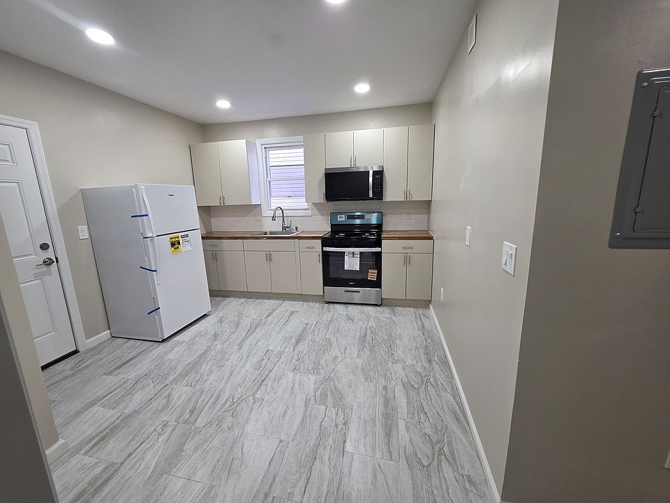 1st image of 952 William St Floor 2