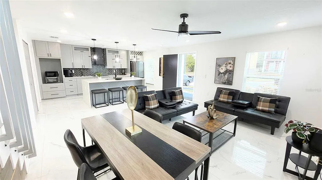 4 bed, 3.0 bath, 2170 sqft, $4,000 — Photo 4
