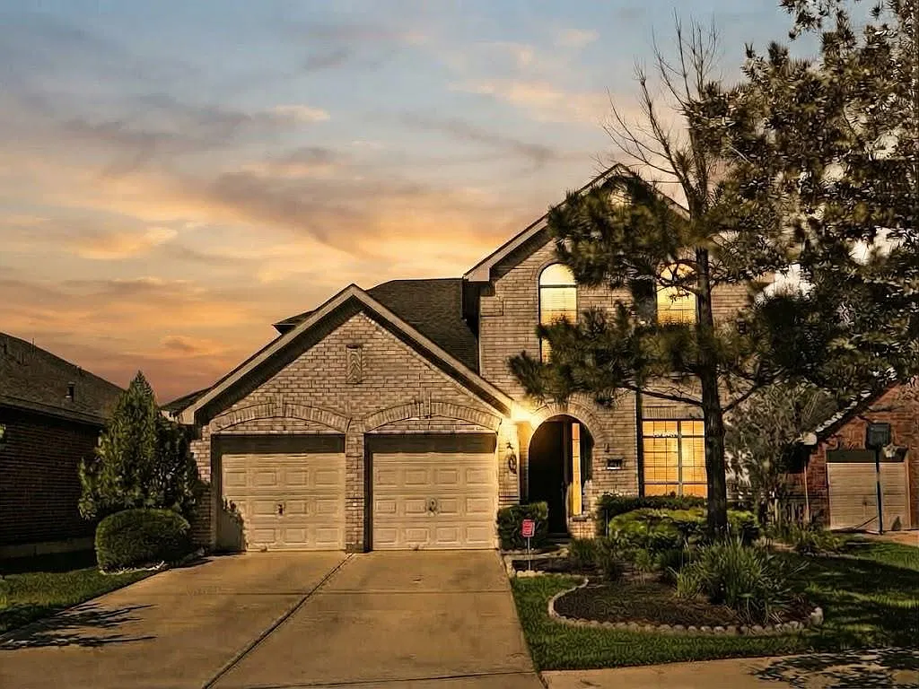 4 bed, 4.0 bath, 2841 sqft, $2,700 — Photo 1