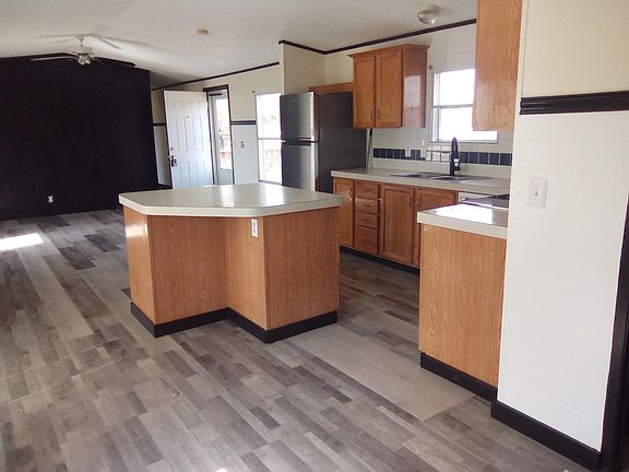 4th image of 121 Maple Dr