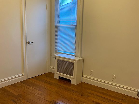 5th image of 102 Alexander St #1