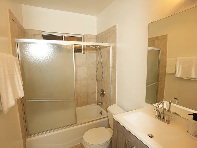 Clay Ave — Photo 6