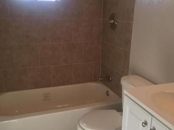 5th image of 3806 NE 17th Ave