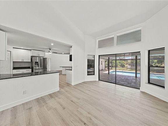5th image of 16 Falconwood Ct