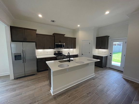 3rd image of 148 Oriole St