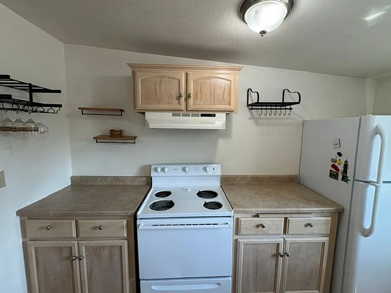 704 Indiana St — Photo 17