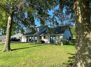 918 E 1100th Rd, Lawrence, KS 66047