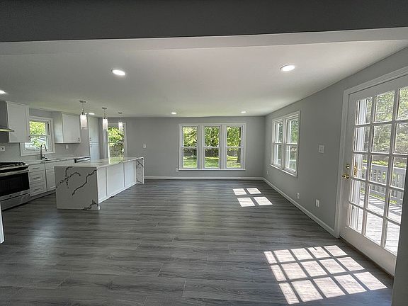 4th image of 7007 Lee Park Ct