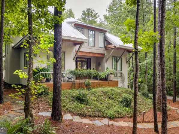 9016 Selborne Ln, Chattahoochee Hills, GA 30268