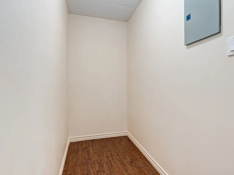 1825 Woodview Dr SW — Photo 32