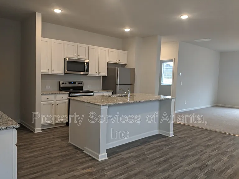7594 Rudder Cir — Photo 3