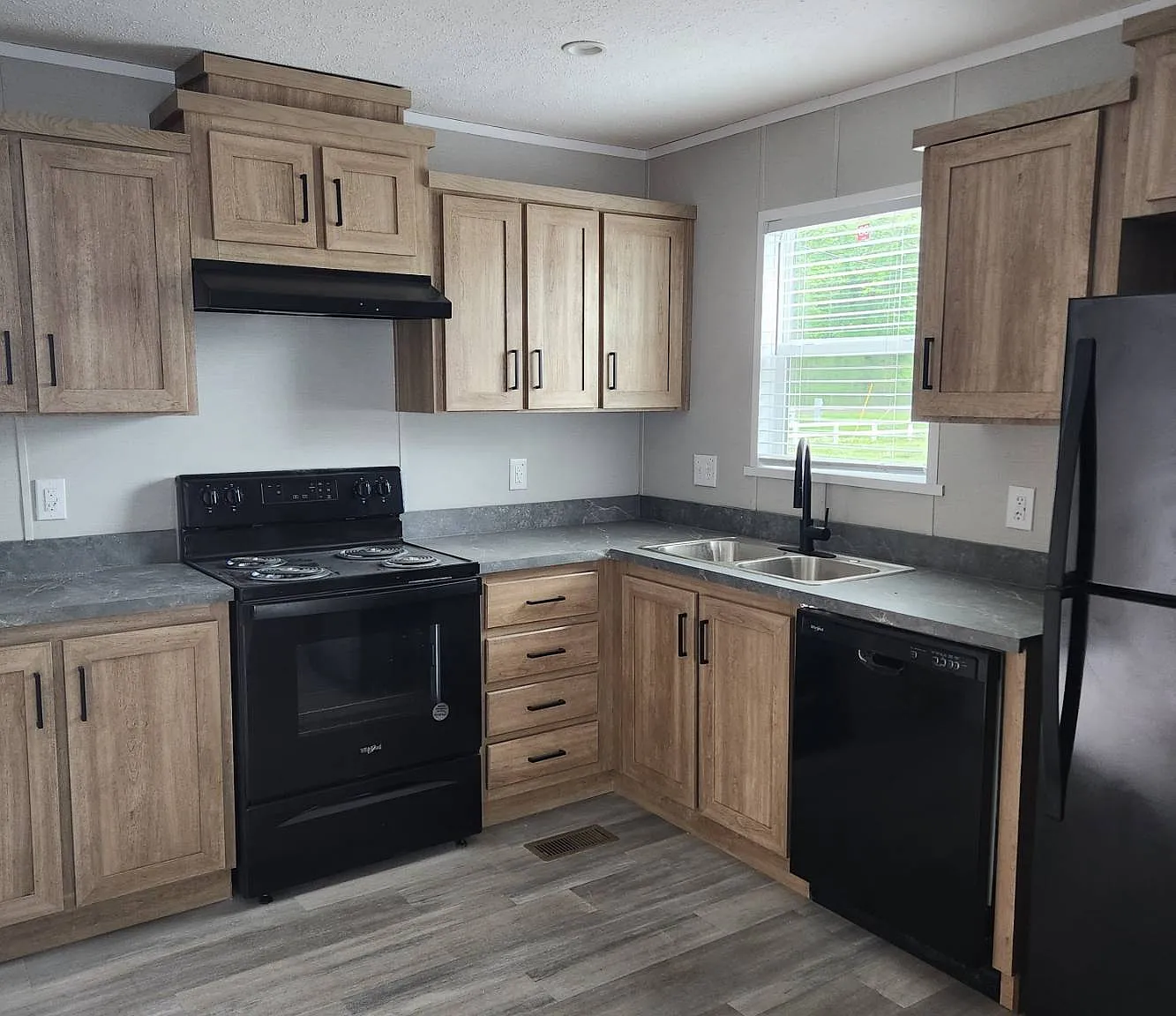 2 bed, 1.0 bath, 864 sqft, $1,395 — Photo 1