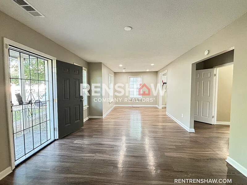 5 bed, 2.5 bath, 1884 sqft, $1,895 — Photo 3