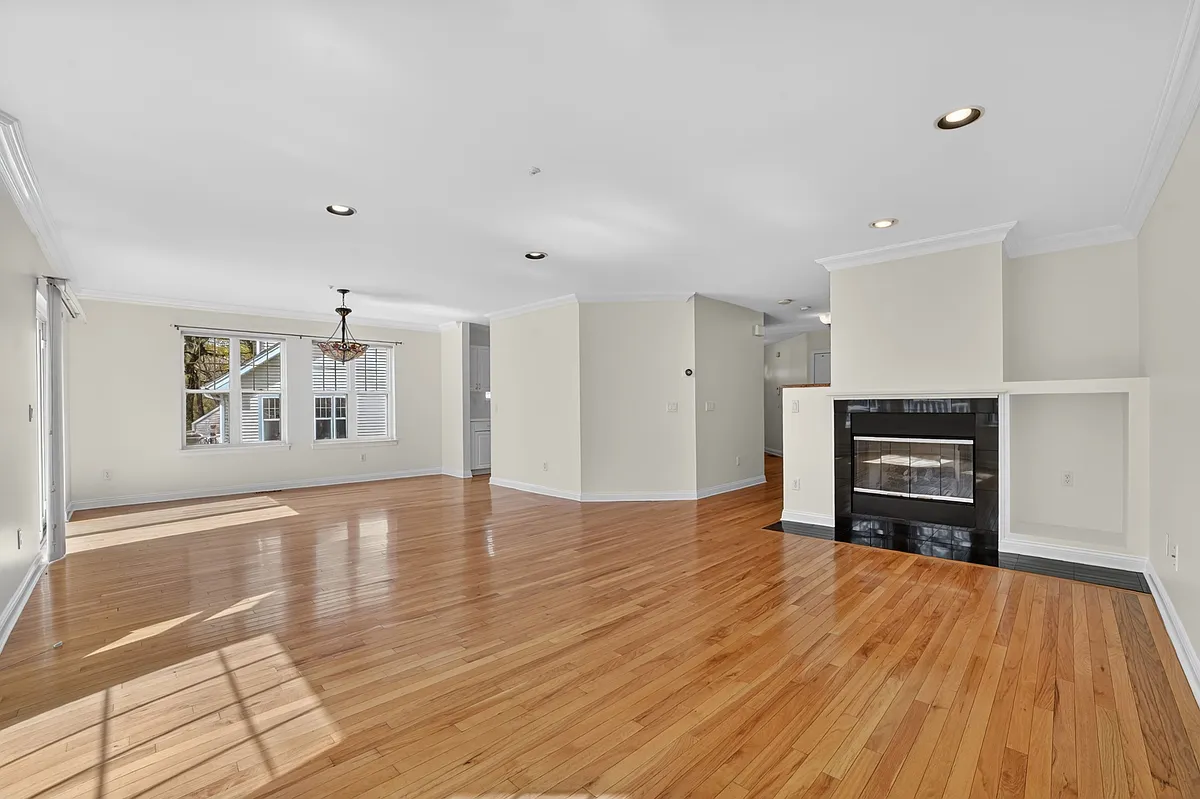 Building Photo - 107 Winding Ridge Rd #107