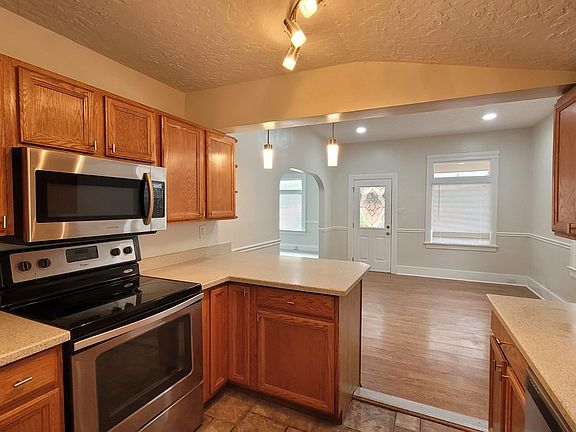 5th image of 1018 E Linden Ave