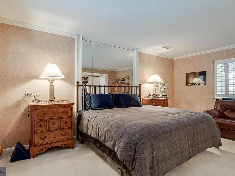 9810 Bolton Village Ct — Photo 15