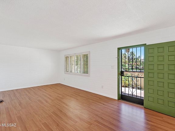 4th image of 5901 N Oracle Rd