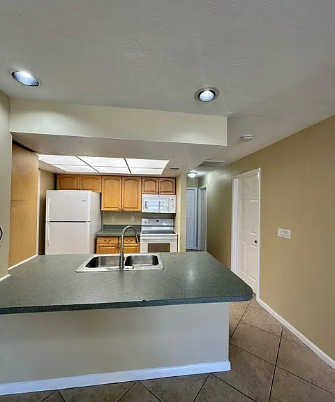 3614 SW 7th Pl — Photo 5