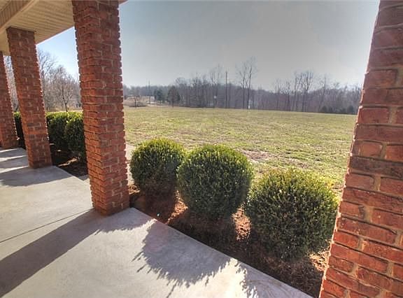 Home for Sale in Ashland City, Tennessee $209,902