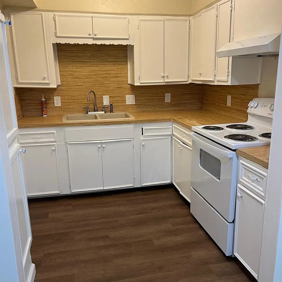 3 bed, 2.0 bath, 880 sqft, $1,450 — Photo 3